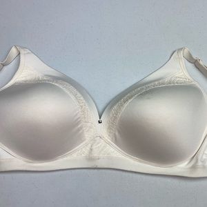 NWOT Olga IVORY Wireless, 40D *P1090